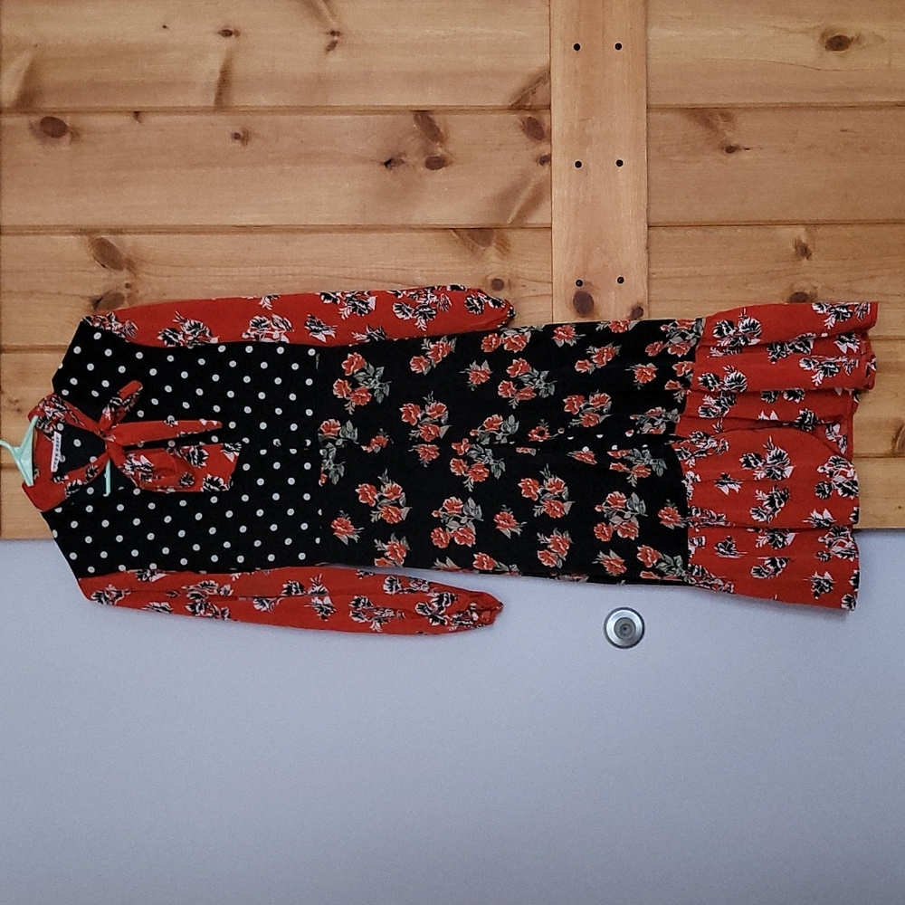 Black and red vintage style pattern dress